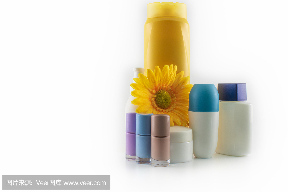 個人護理產(chǎn)品。背景在白色的特寫。這是在攝影棚里拍的。